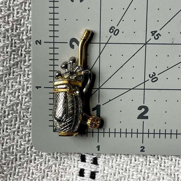 Vintage | Golf Bag Club Gold Silver Tone Unsigned Brooch Pin 2.25" Tall - Picture 5 of 13